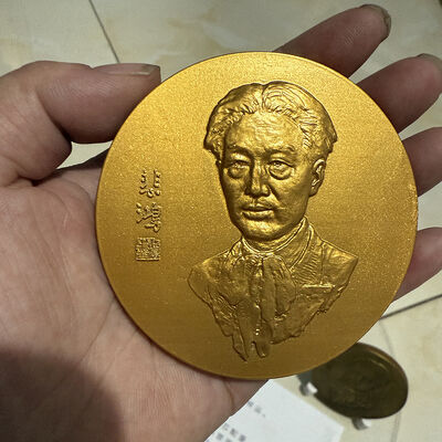 buy Round Relief Commemorative 3d Printed Sculpture Medal Gold Portrait Souvenir Badge online manufacture